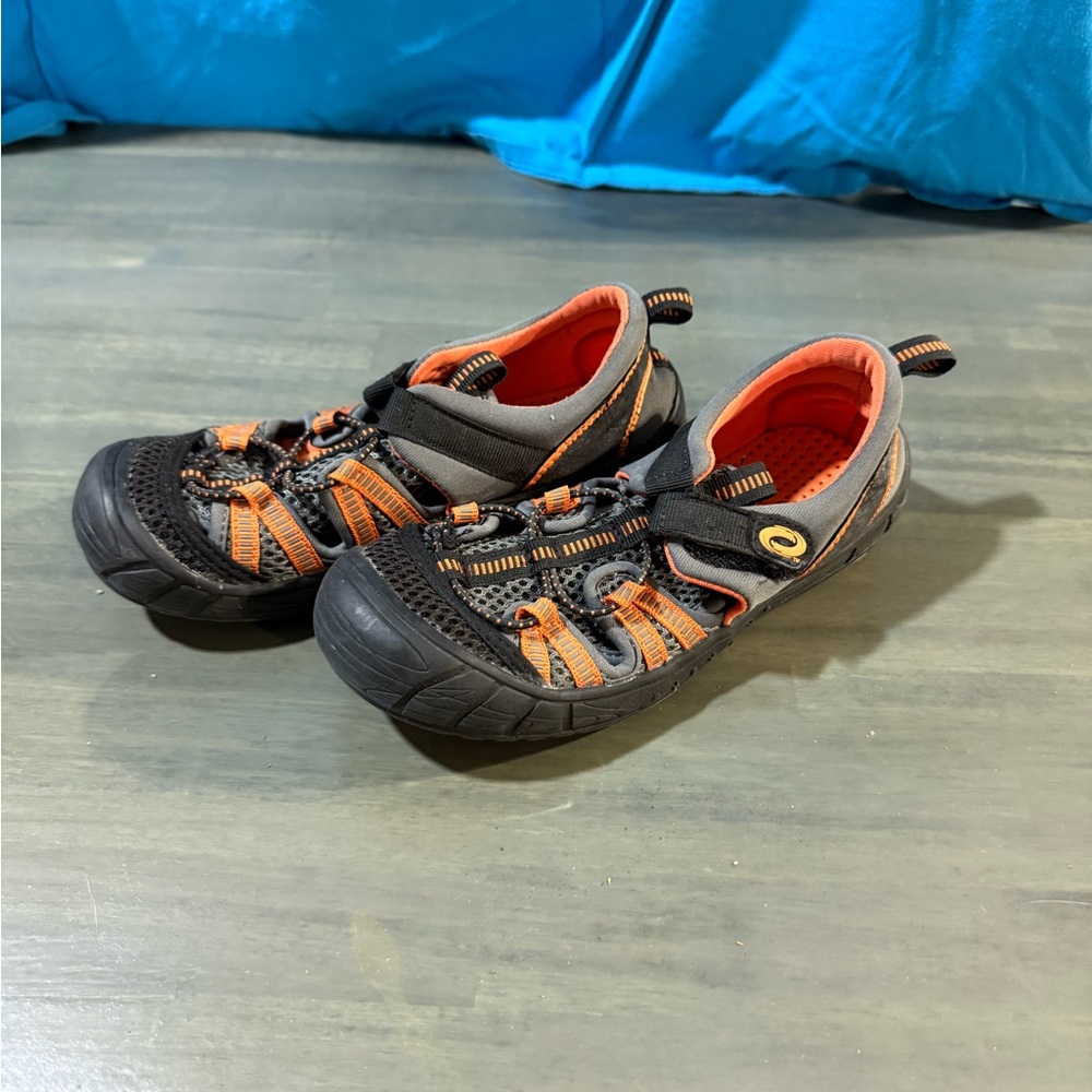 Kids Outdoor Water Shoes - Black and Orange used